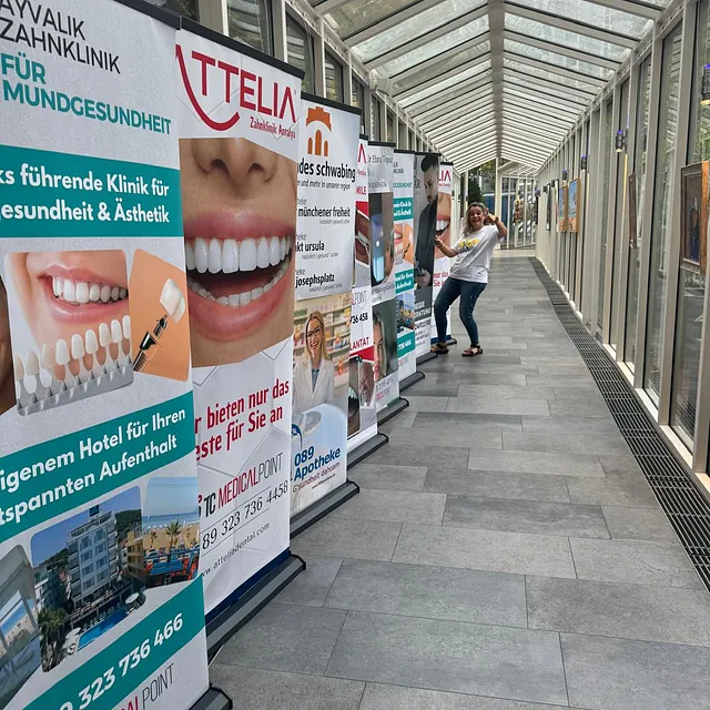 Flur mit Gesundheits-Roll-Ups