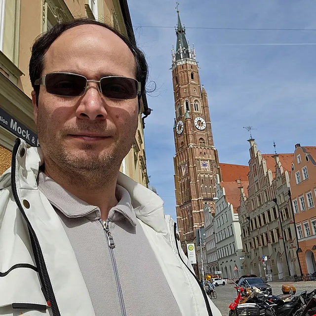 Dr. Motayagheni Selfie
